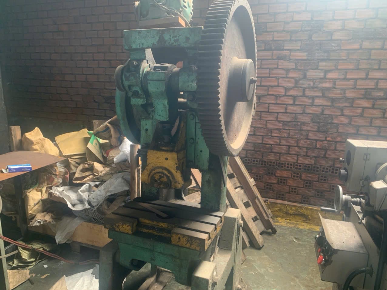 Hydraulic press machine 2